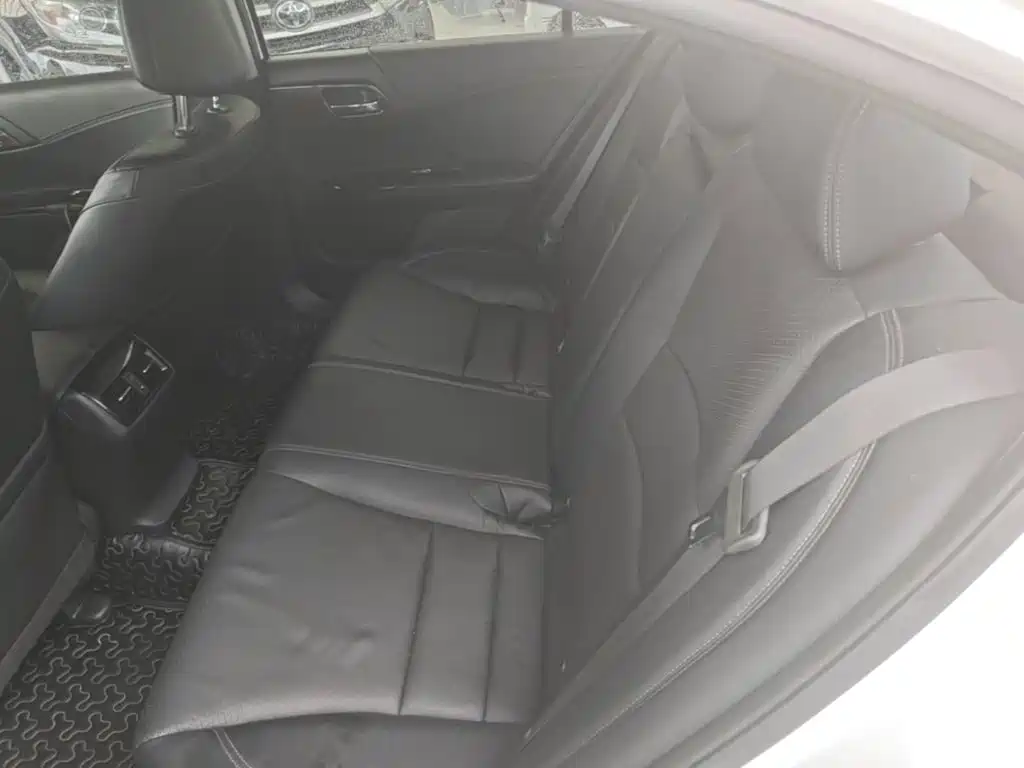 Honda Accord — миниатюра 13