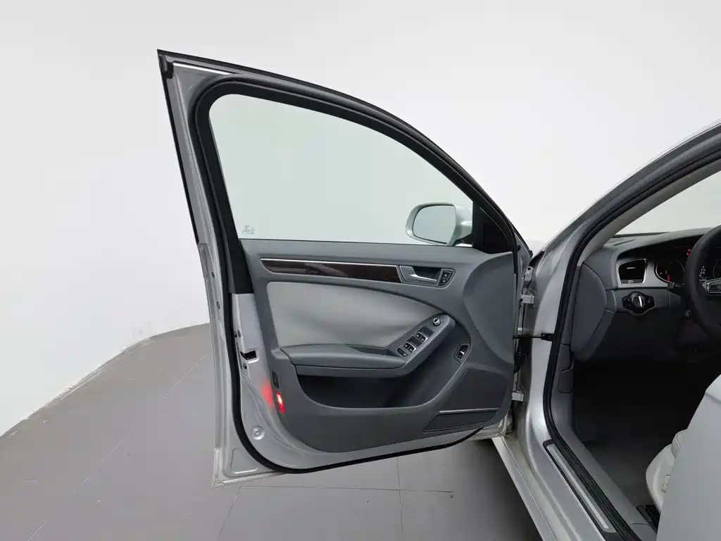 Audi A4L — миниатюра 8