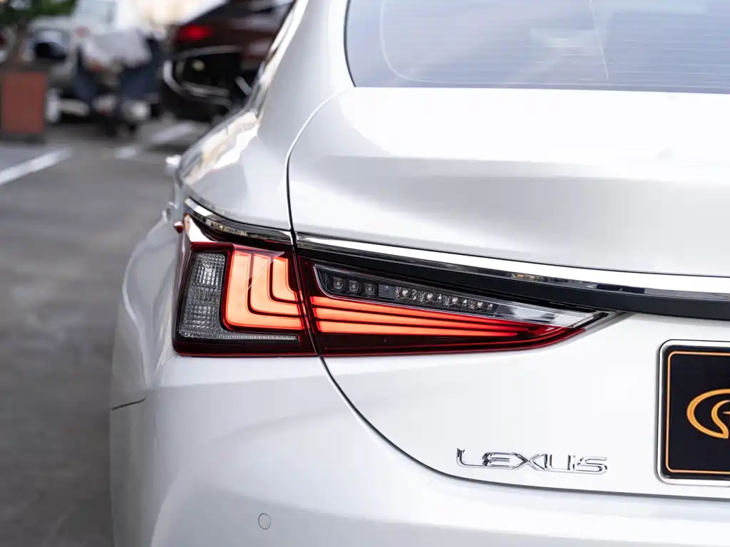LEXUS ES