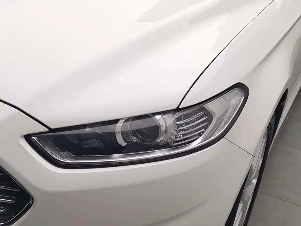 Ford Mondeo — миниатюра 7