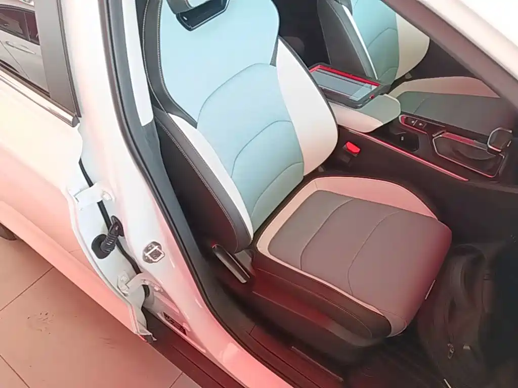 Geely Emgrand S — миниатюра 25