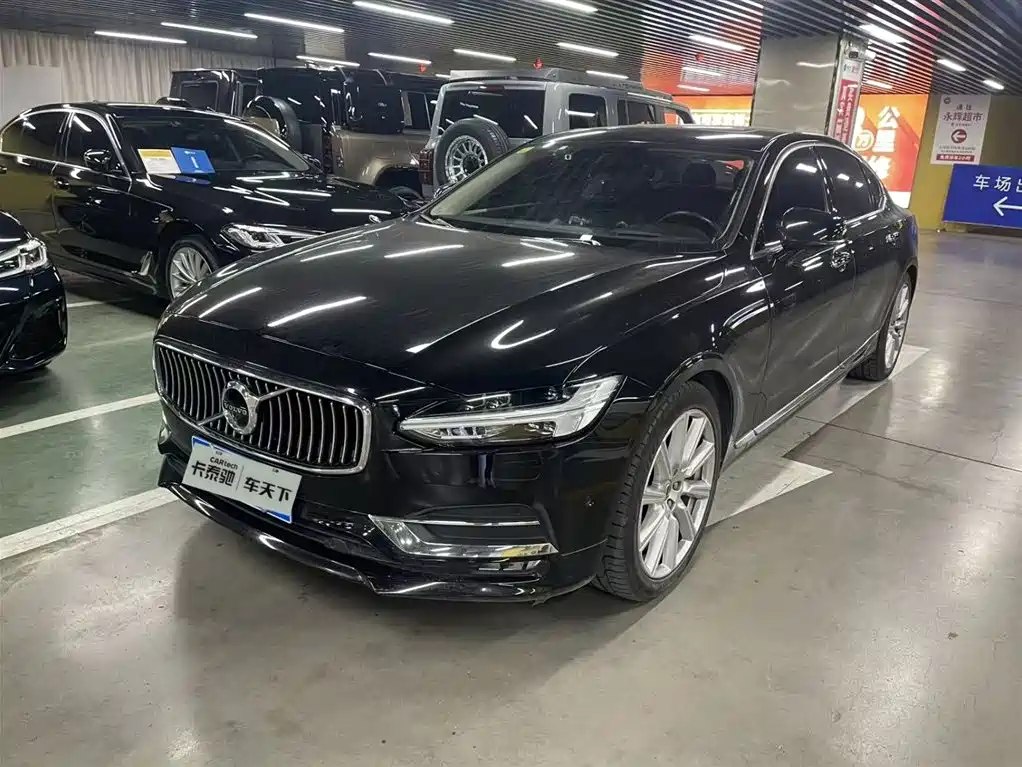 VOLVO S90