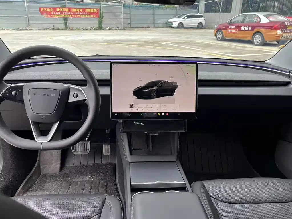 Tesla Model 3 — миниатюра 8
