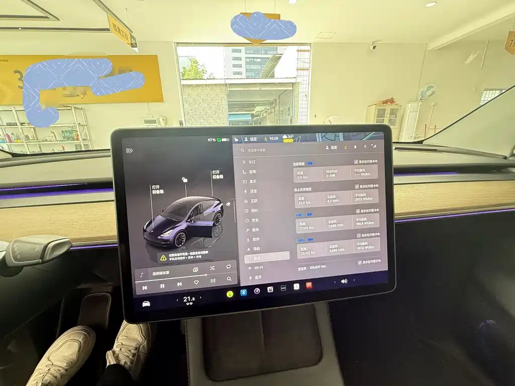 Tesla Model Y — миниатюра 12