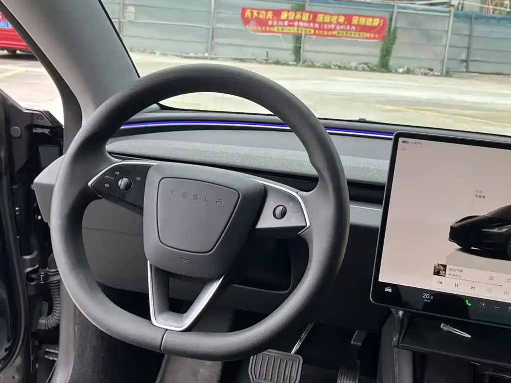 Tesla Model 3 — миниатюра 9
