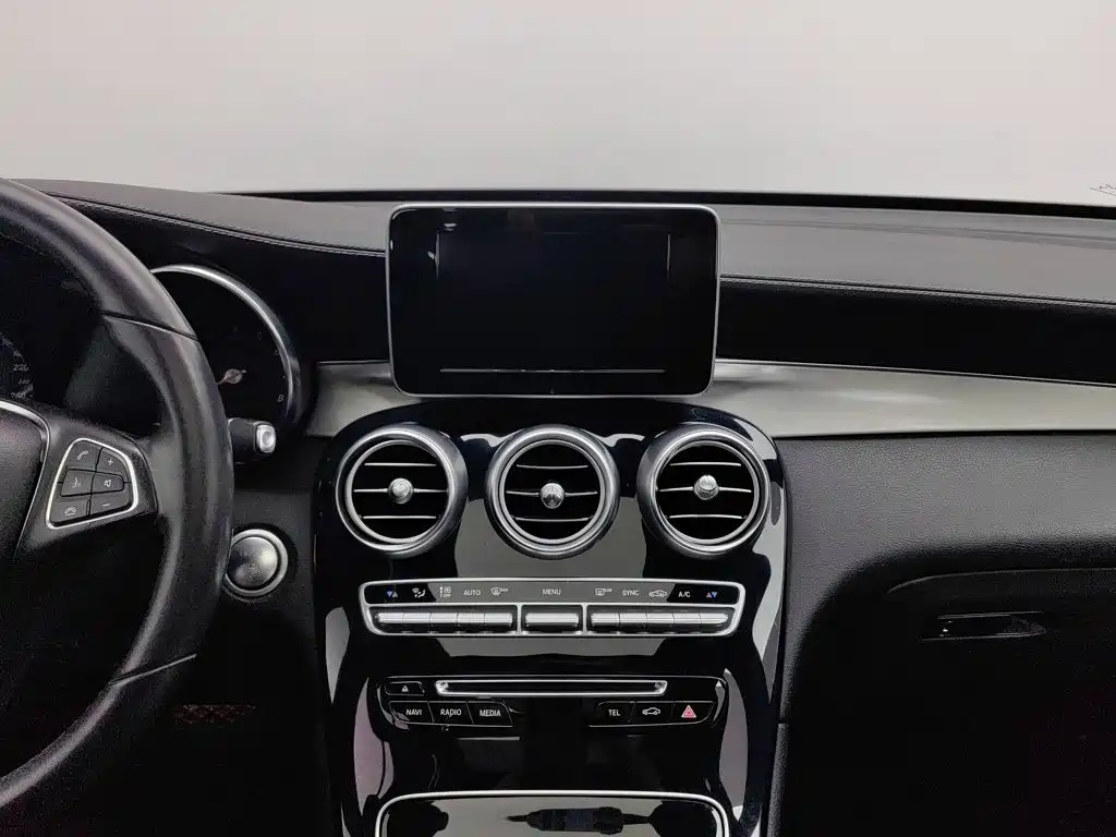 Mercedes-Benz GLC — миниатюра 12
