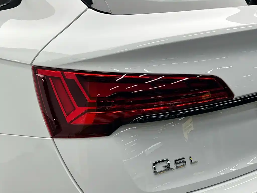Audi Q5L Sportback — миниатюра 11