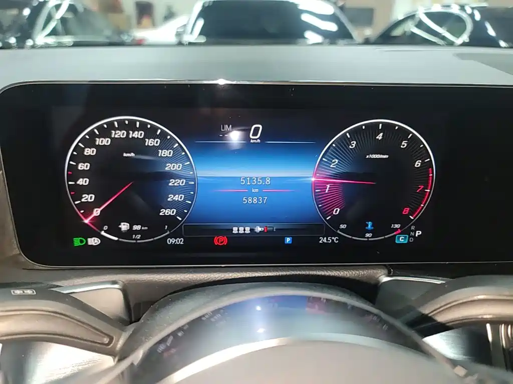 Mercedes-Benz GLB — миниатюра 12