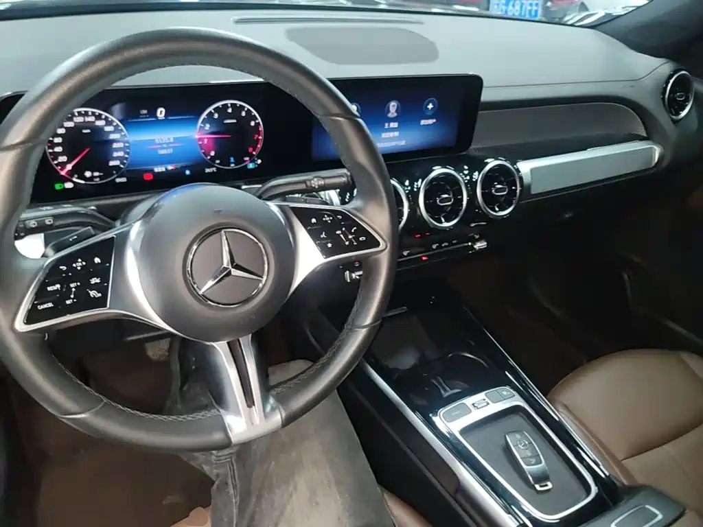 Mercedes-Benz GLB — миниатюра 10