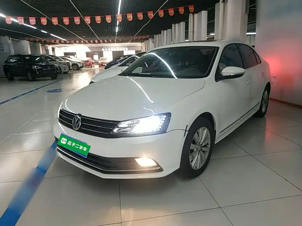 Volkswagen Sagitar 2015
