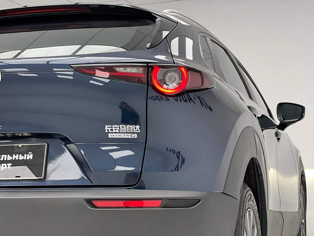 Mazda CX-30 2.0 л 2022 г. Голубой, пробег 8000 км