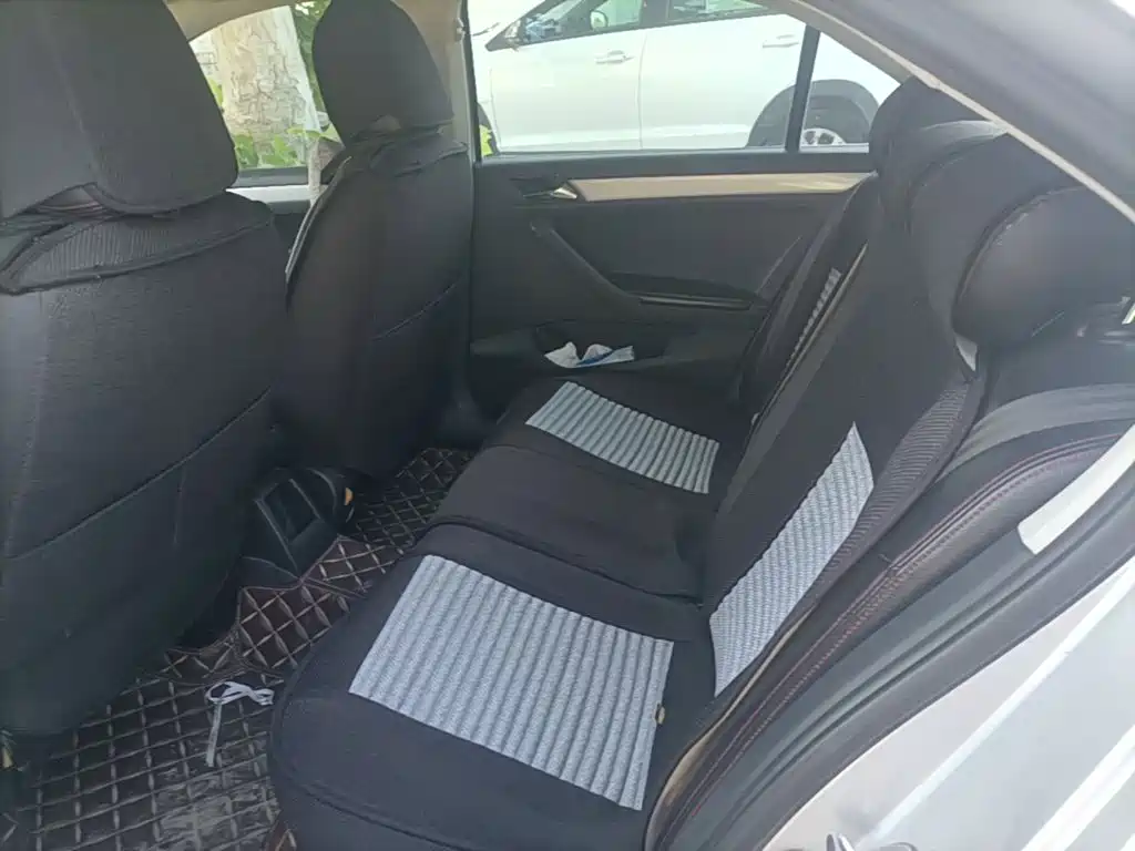 Volkswagen Jetta — миниатюра 17