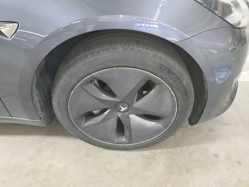 Tesla Model 3 — миниатюра 14