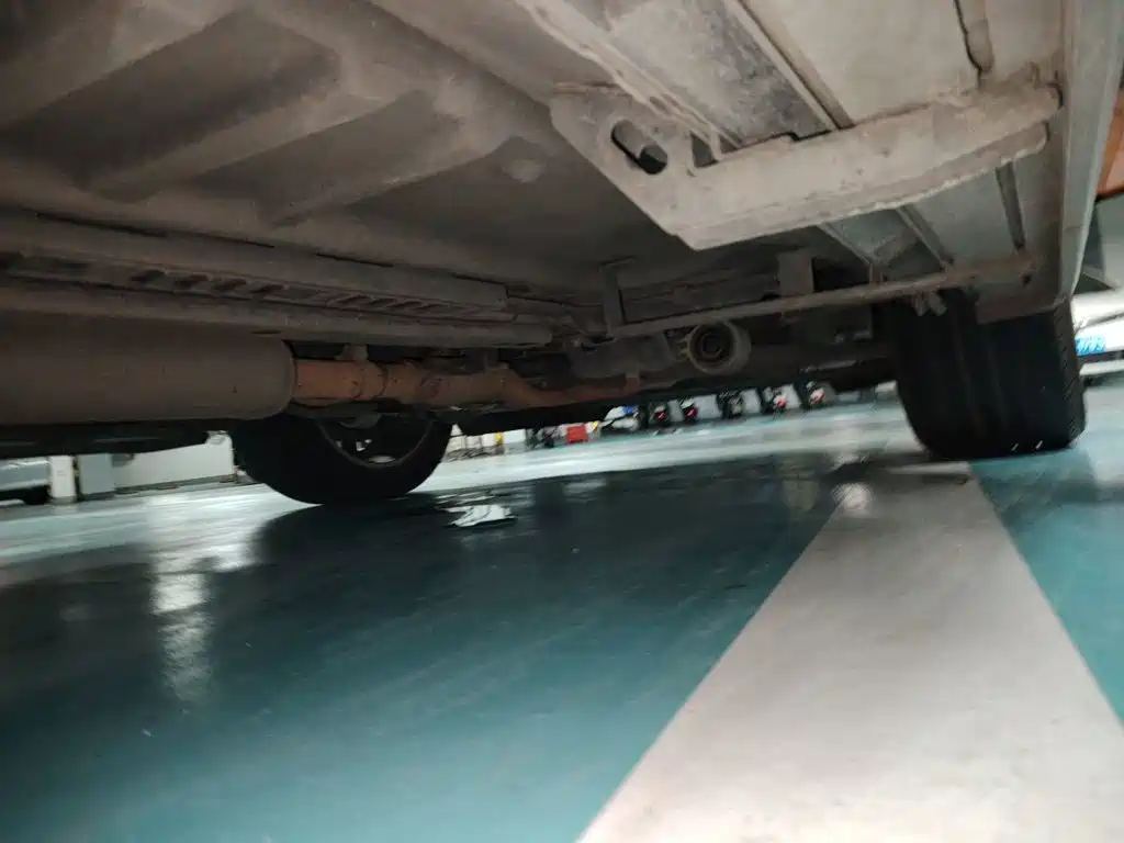 Ford Explorer (Import) — миниатюра 17