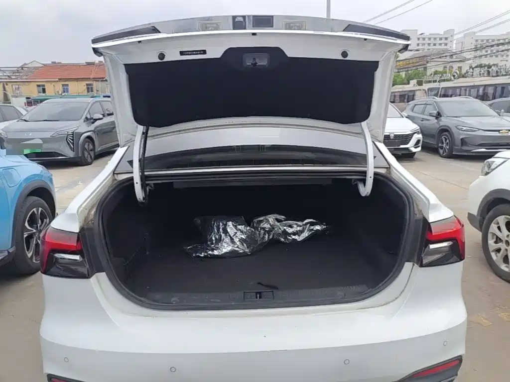 Roewe i6 MAX New Energy — миниатюра 19