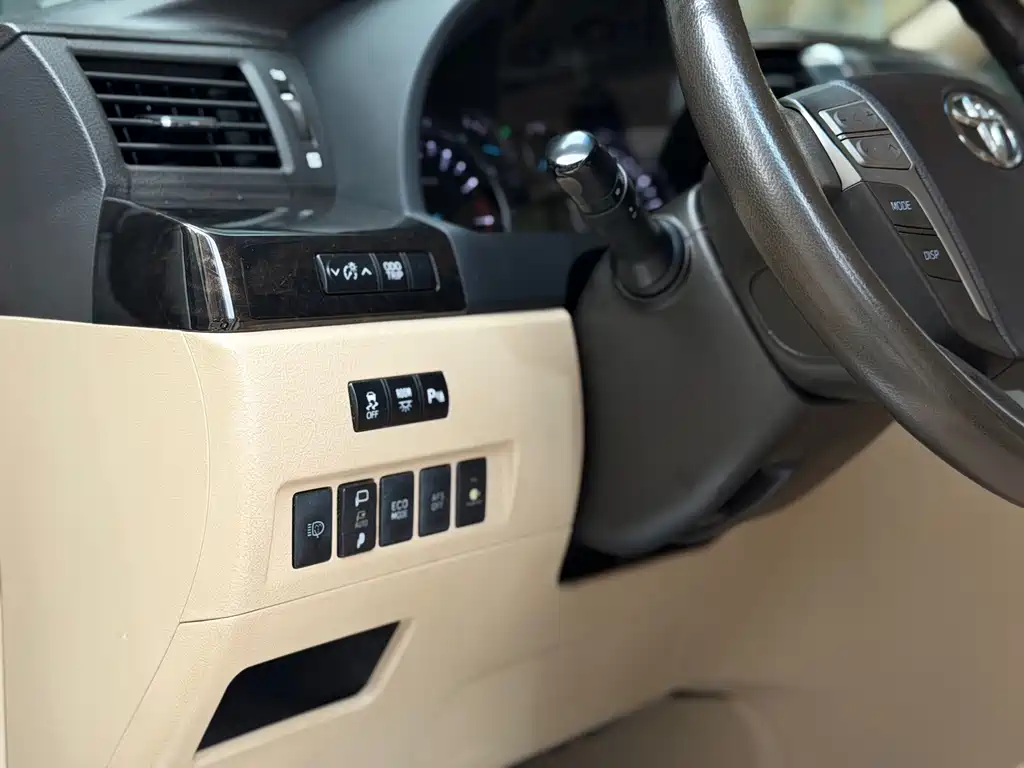 Toyota Alphard — миниатюра 5