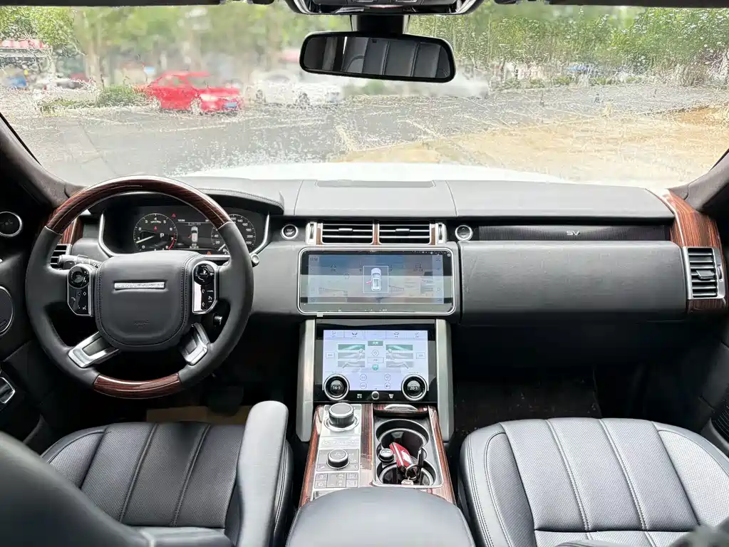 Land Rover Range Rover — миниатюра 6