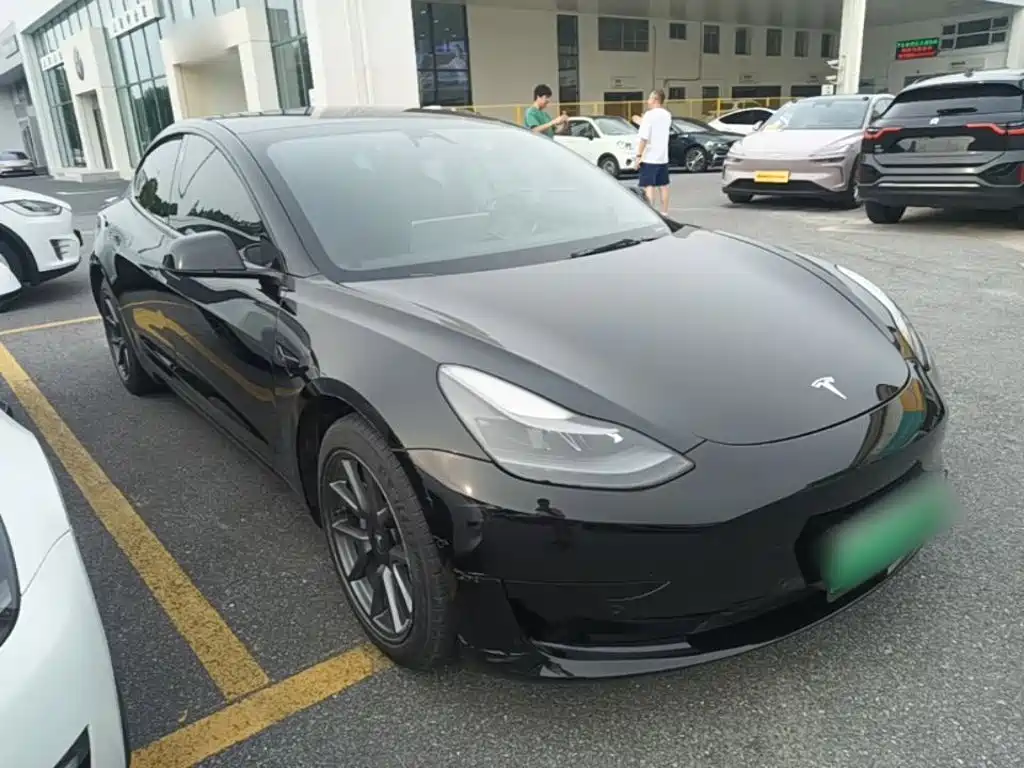 Tesla Model 3 — миниатюра 4