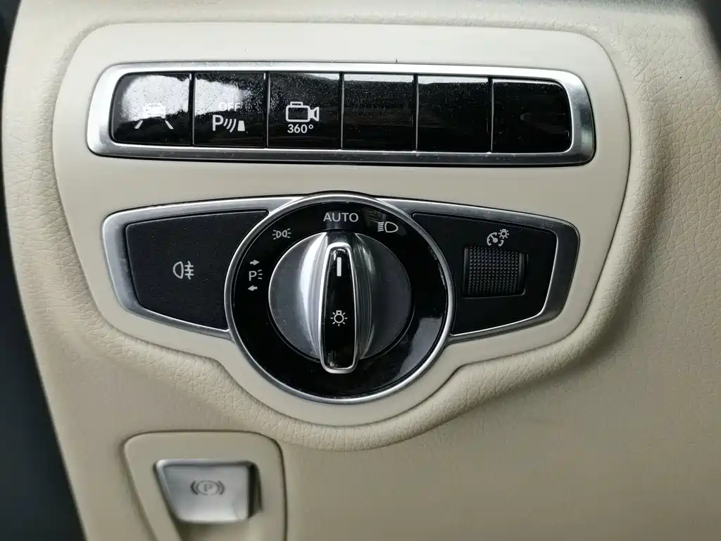 Mercedes-Benz V-Class — миниатюра 21