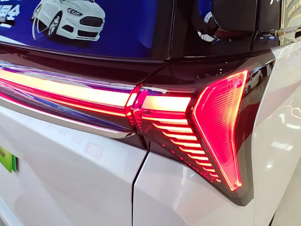 Buick GL8 Hybrid — миниатюра 8