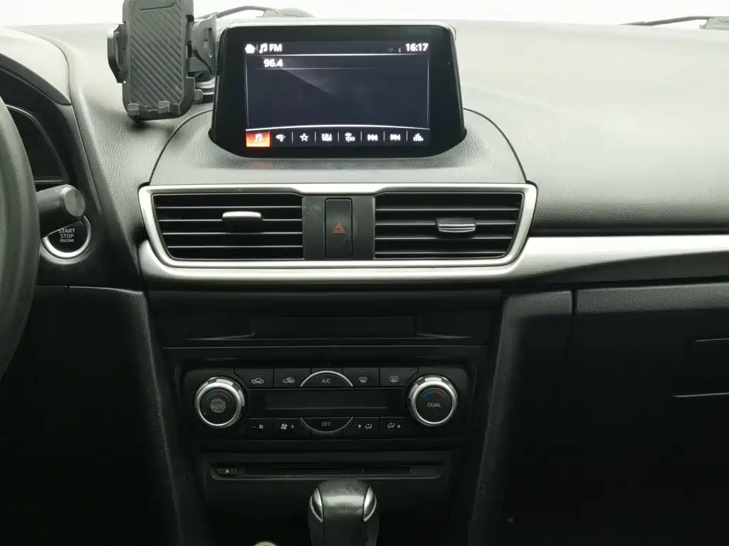 Mazda 3 Axela — миниатюра 12