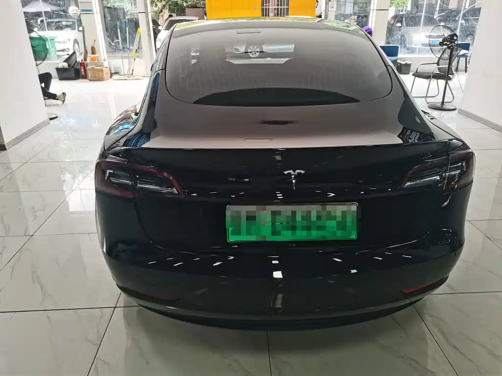 Tesla Model 3 — миниатюра 9