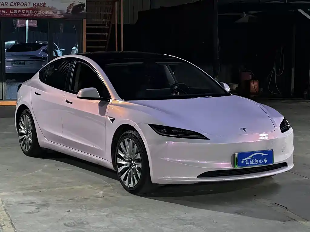 Tesla Model 3 — миниатюра 3