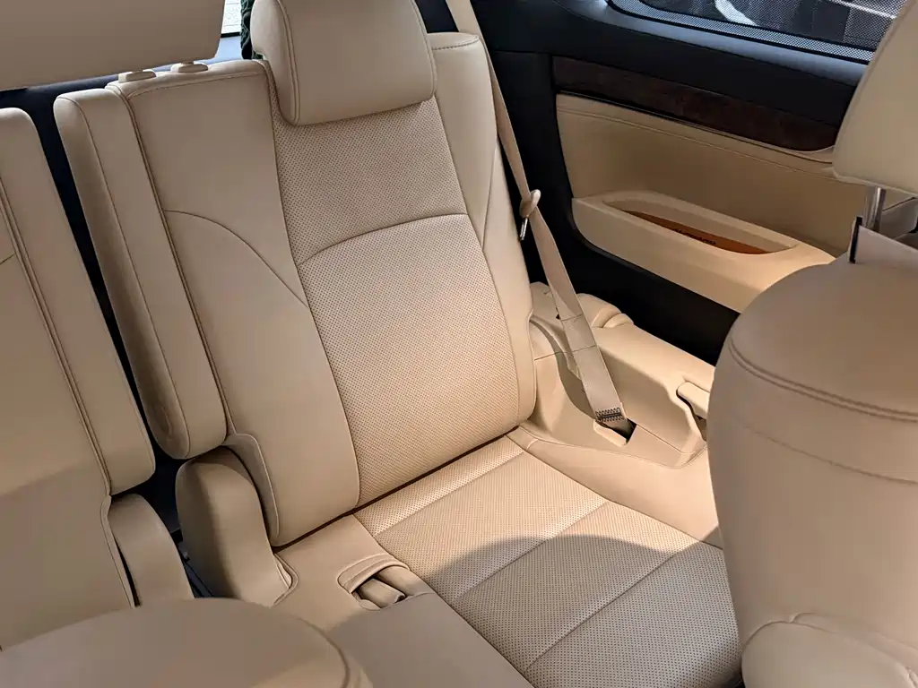 Toyota Alphard — миниатюра 8