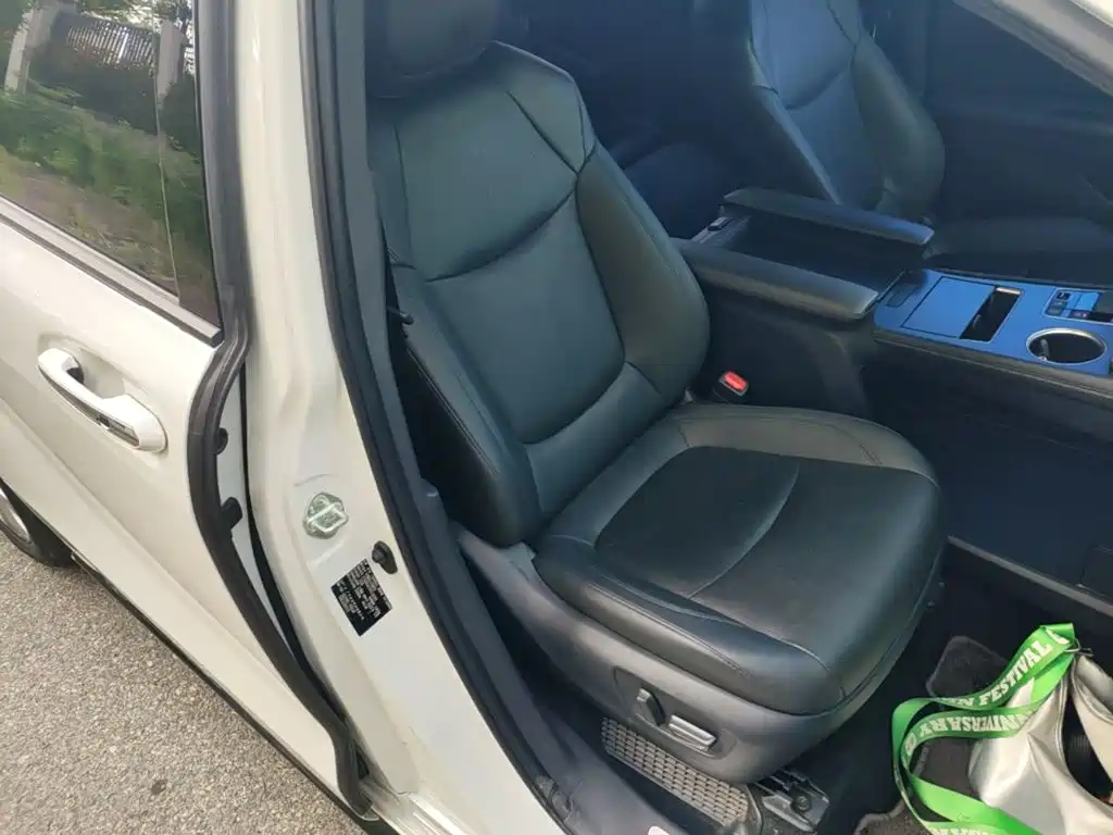 Toyota Sienna — миниатюра 20