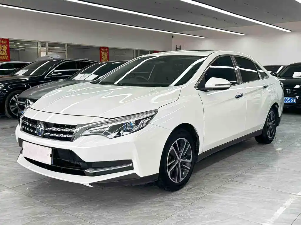 Venucia D60 2018 1.6L MT Elite