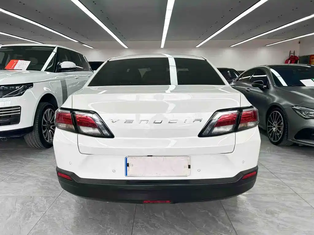 Venucia D60 2018 1.6L MT Elite