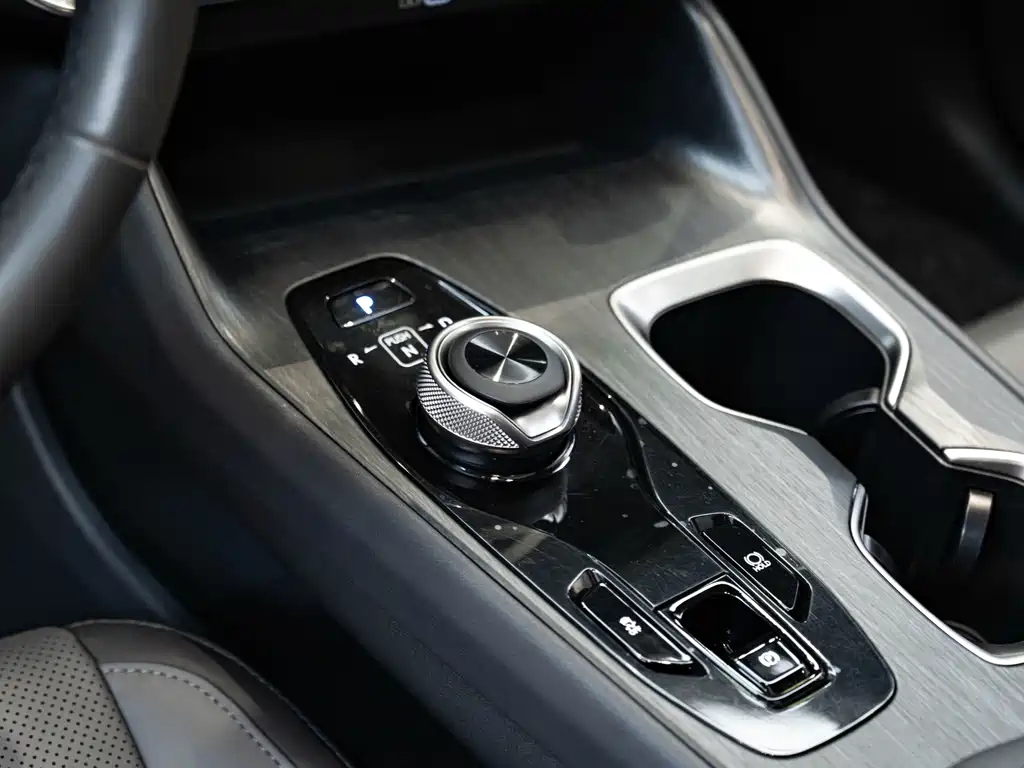 Lexus RZ — миниатюра 15
