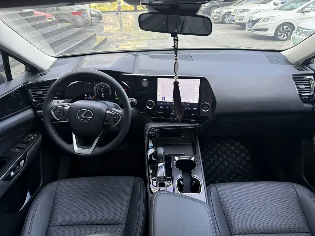 Lexus NX — миниатюра 6
