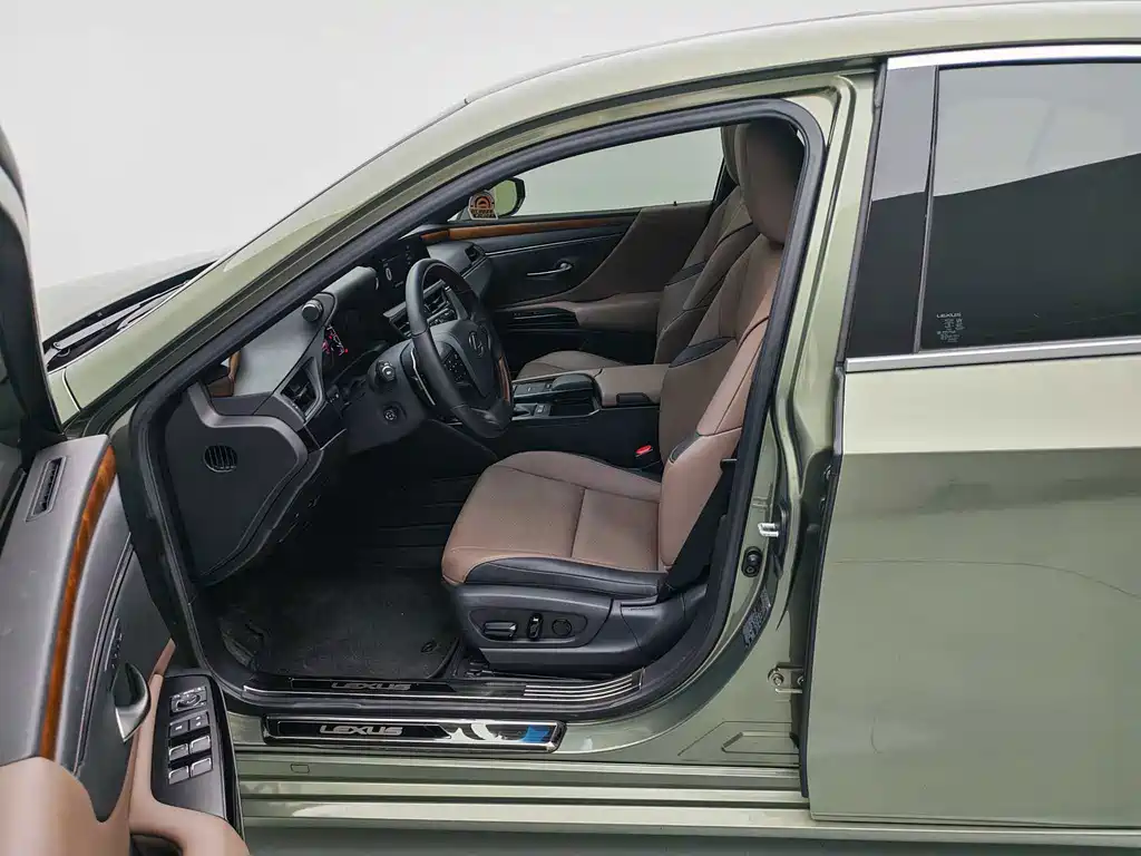 Lexus ES — миниатюра 9