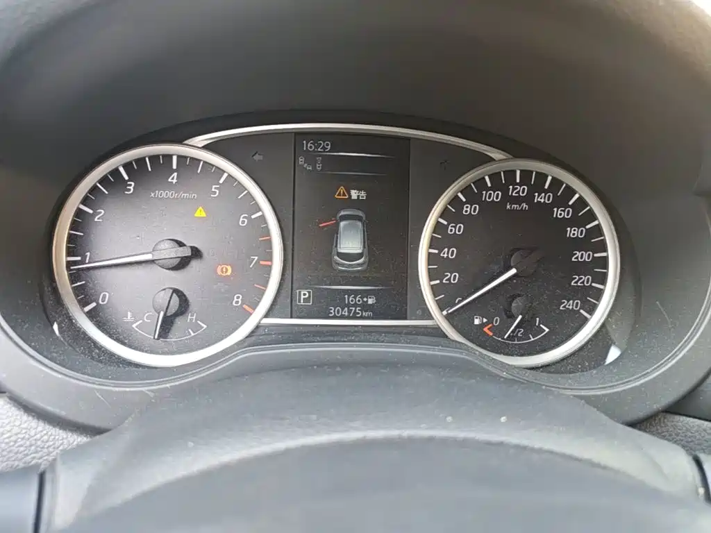 Nissan Tiida — миниатюра 12