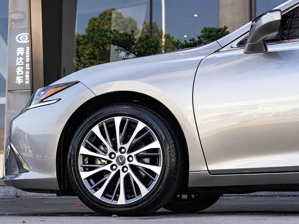 Lexus ES — миниатюра 8