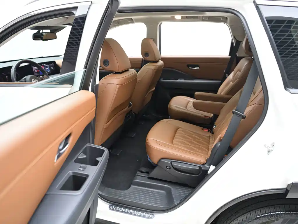 Nissan Teramont — миниатюра 12