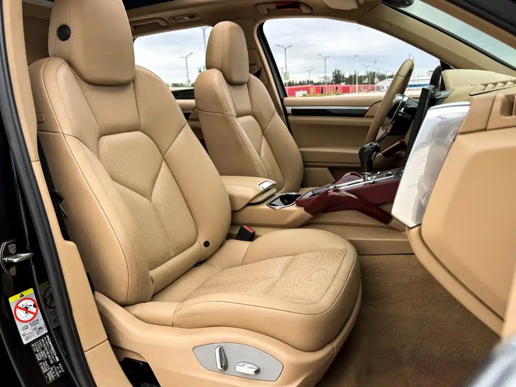 Porsche Cayenne — миниатюра 12