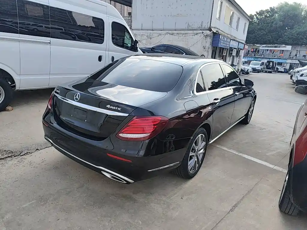 Mercedes-Benz E-Class — миниатюра 7