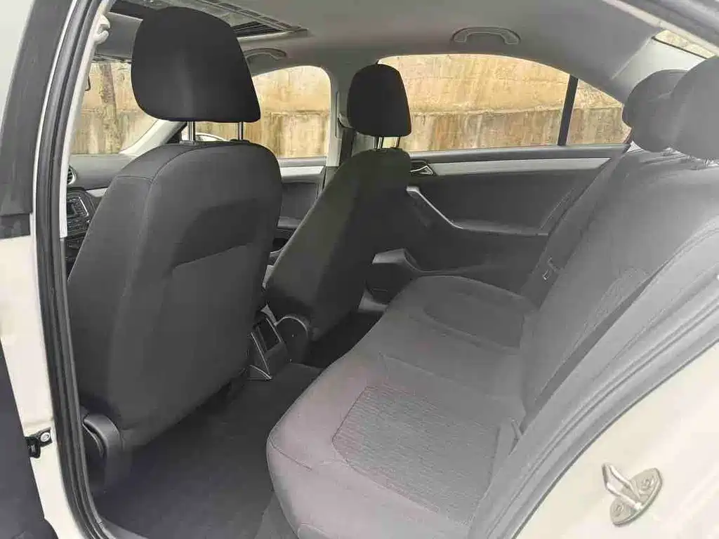 Volkswagen Jetta — миниатюра 6