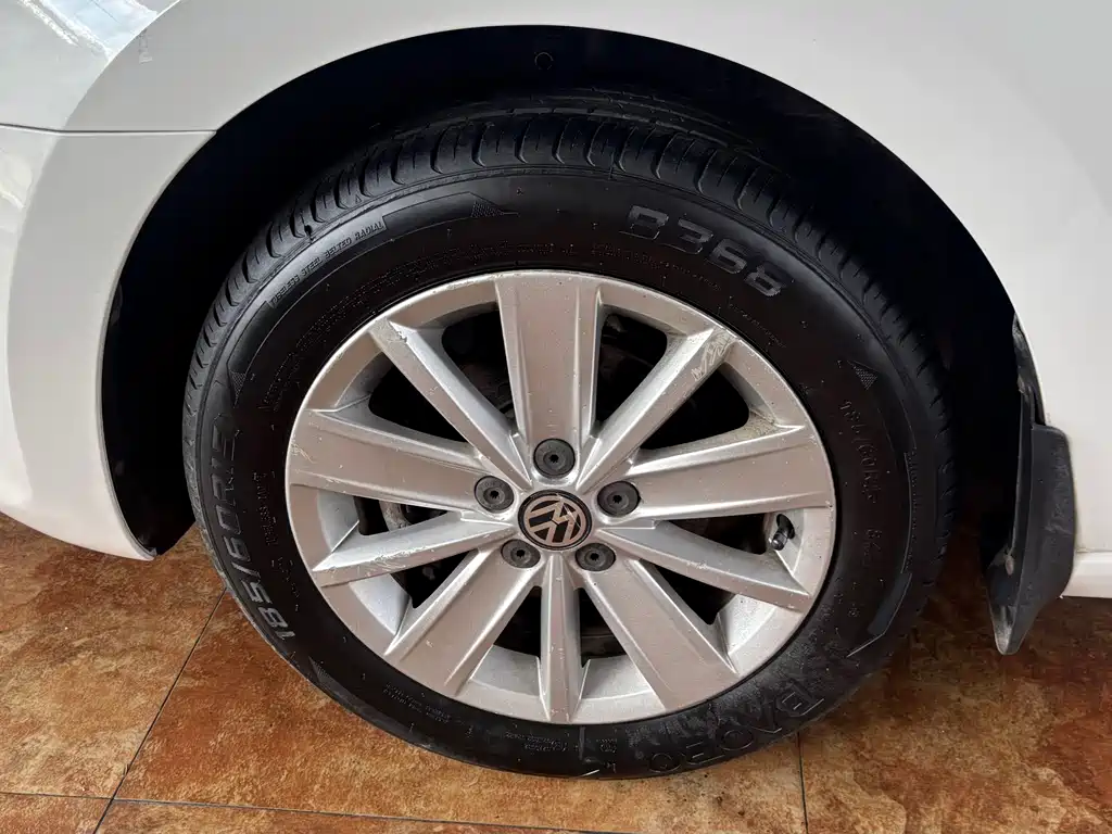 Volkswagen Jetta — миниатюра 9