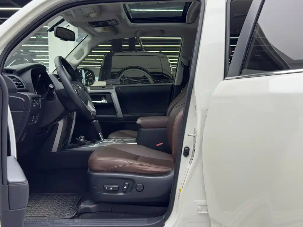 Toyota 4Runner — миниатюра 8