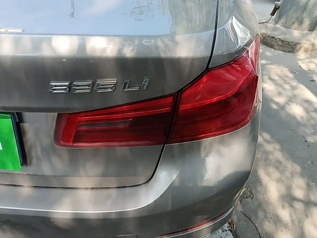 BMW 5 Series — миниатюра 8