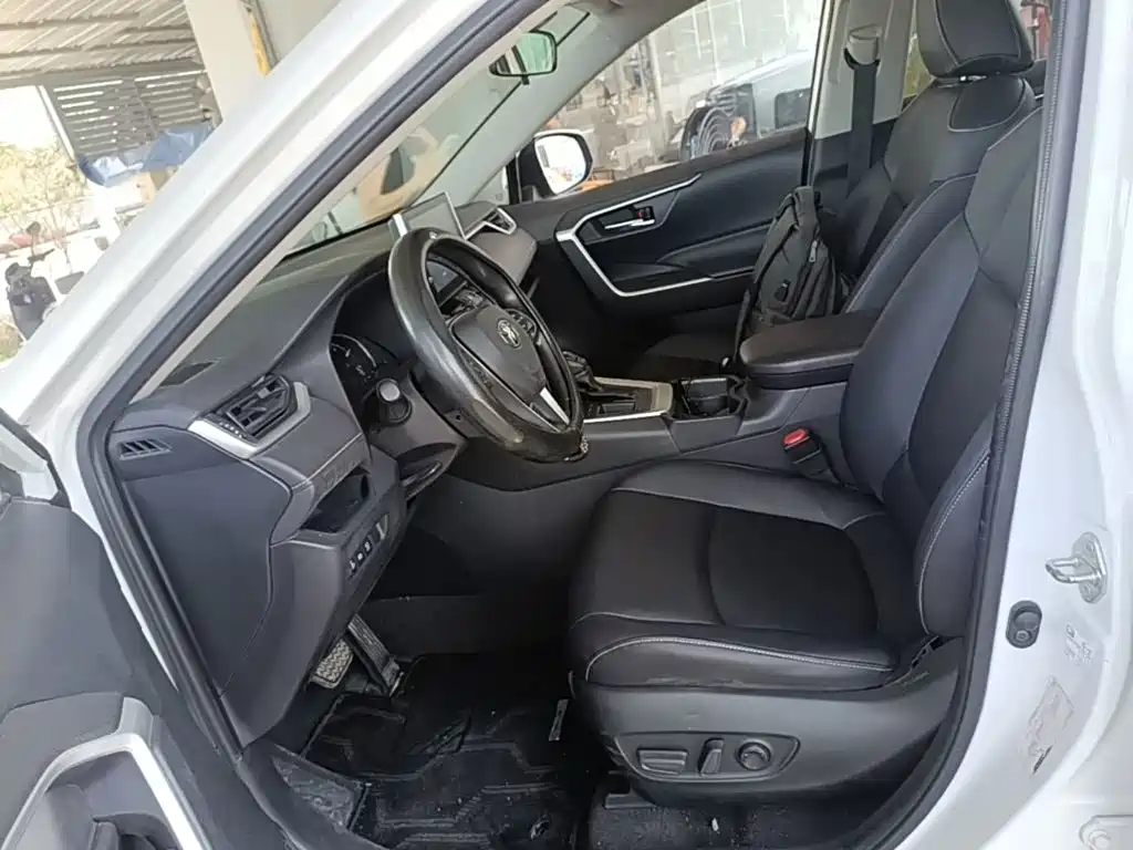 Toyota RAV4 — миниатюра 15