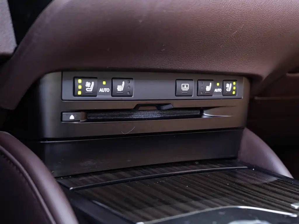 Lexus ES — миниатюра 18