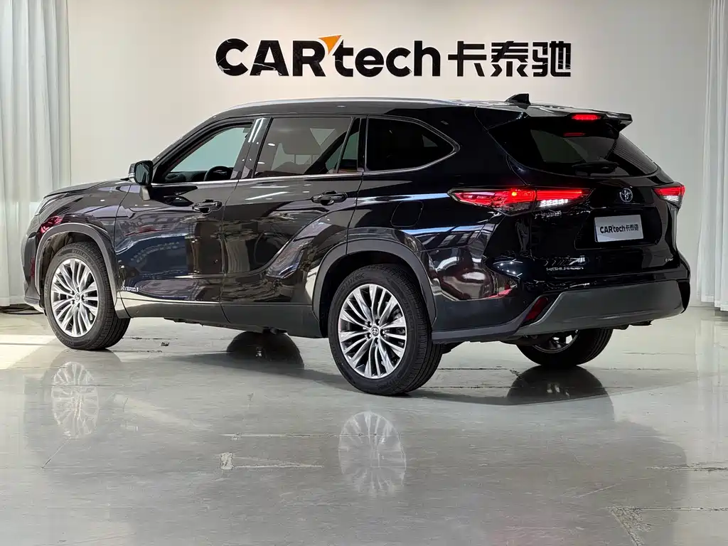 Toyota Highlander 2022 2.5L Luxury 7 мест