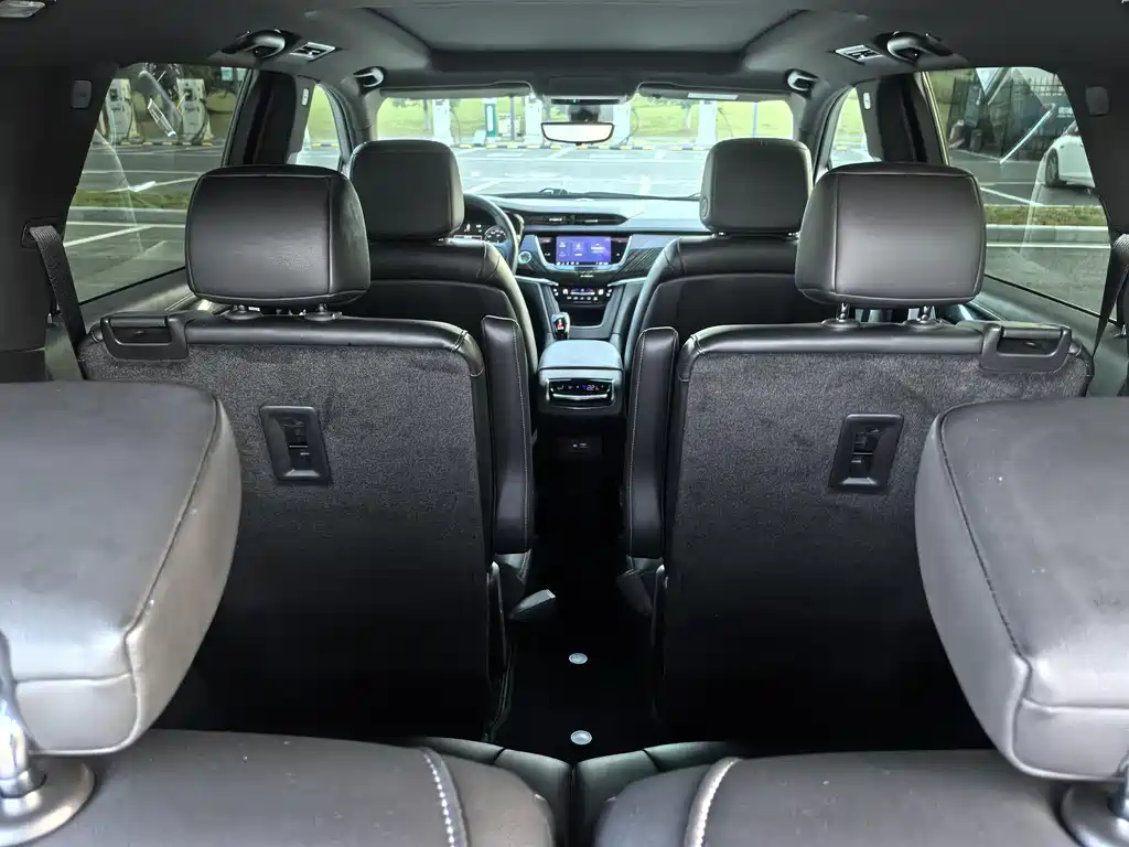 Cadillac XT6 2022 2.0T мест Luxury