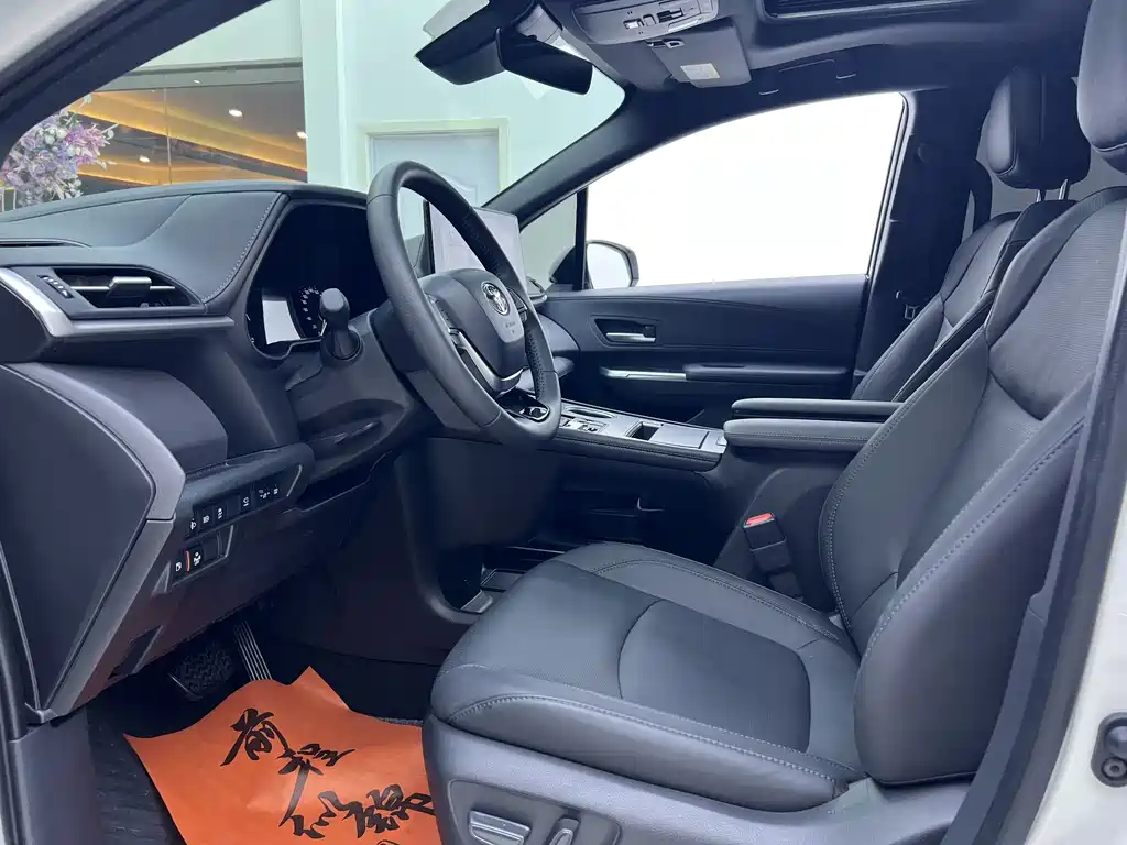 Toyota Sienna 2024 2.5L Luxury