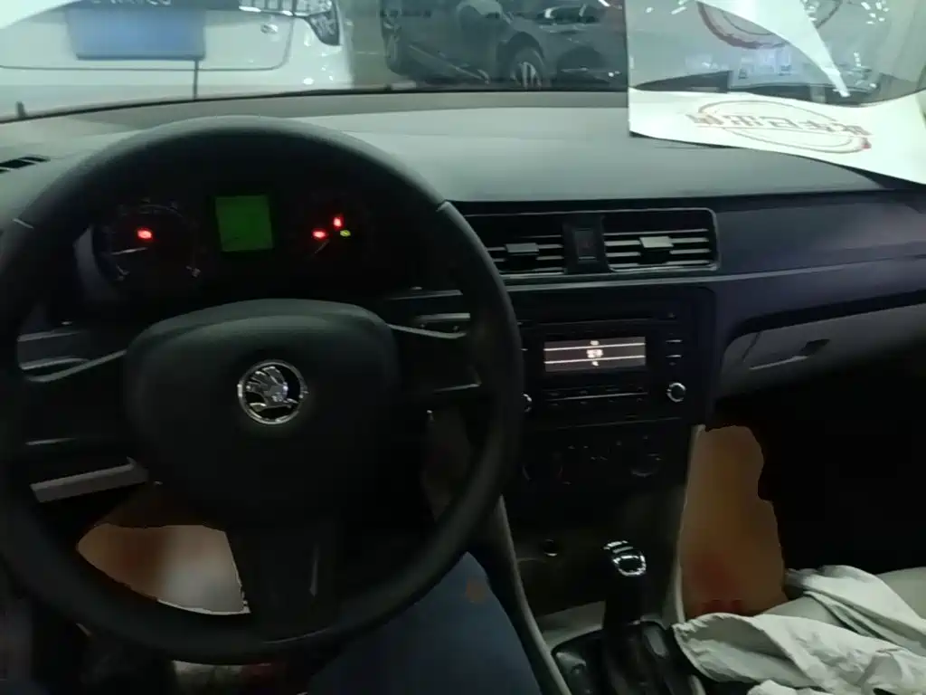 Skoda Rapid — миниатюра 10