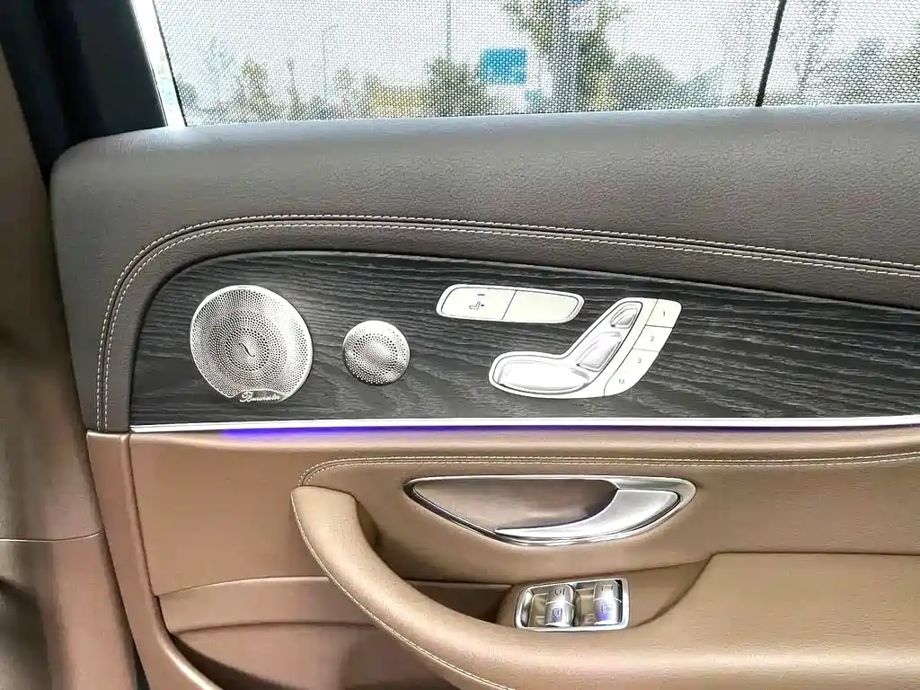 Mercedes-Benz E-Class — миниатюра 3